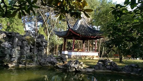 貴陽(yáng)電子職業(yè)學(xué)校春季美麗的校園