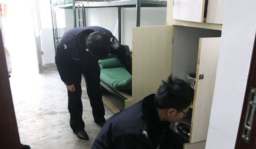 夾江縣云吟職業(yè)中學(xué)校認真清繳管制刀具