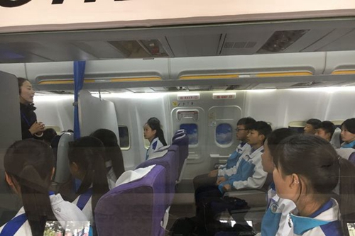 四川省犍為職業(yè)高級中學航空服務3