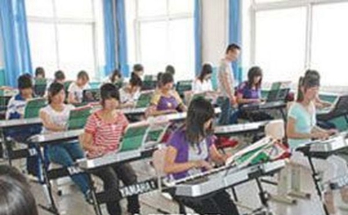 樂山商務(wù)技工學(xué)校電子琴練習(xí)