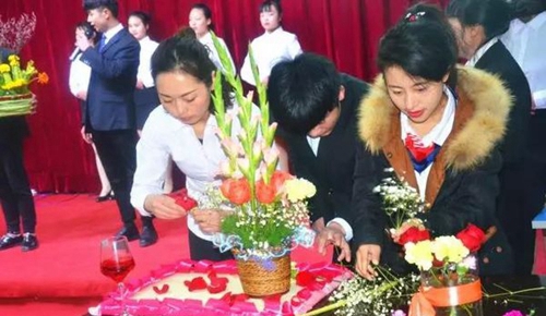峨邊彝族自治縣職業(yè)高級中學(xué)校插花藝術(shù)與婚慶設(shè)計