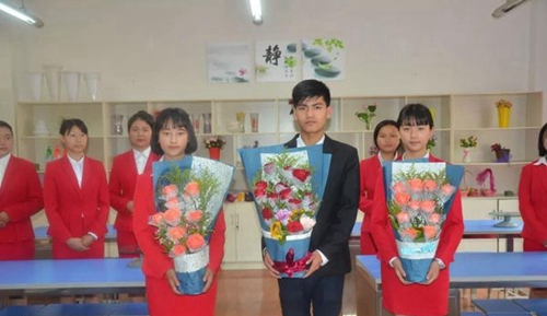 峨邊彝族自治縣職業(yè)高級中學(xué)校插花藝術(shù)與婚慶設(shè)計2