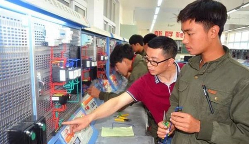 峨邊彝族自治縣職業(yè)高級中學(xué)校電工基礎(chǔ)與技能