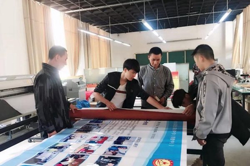 峨邊彝族自治縣職業(yè)高級中學(xué)校廣告設(shè)計3