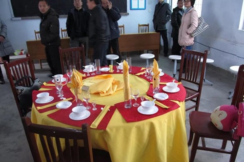 越西縣職業(yè)技術(shù)學(xué)校中餐擺臺(tái)