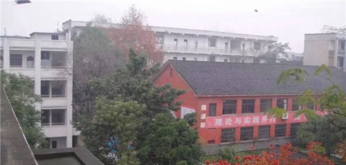 內(nèi)江高級技工學(xué)校校園環(huán)境