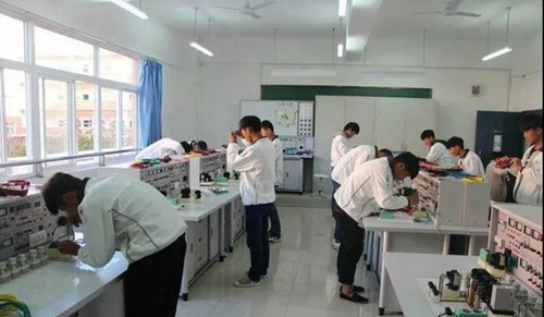四川省會(huì)理現(xiàn)代職業(yè)技術(shù)學(xué)校電工工藝