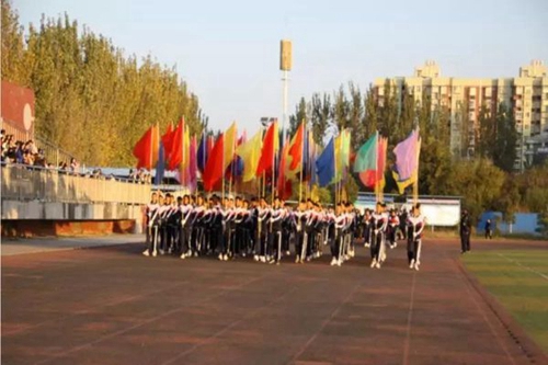 西昌現(xiàn)代職業(yè)技術學校代表隊入場