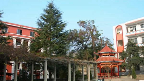 畢節(jié)市財(cái)貿(mào)學(xué)校休閑涼亭