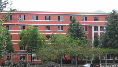 畢節(jié)市財(cái)貿(mào)學(xué)校學(xué)生紅樓
