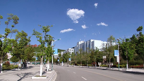 盤(pán)州市職業(yè)技術(shù)學(xué)校道路
