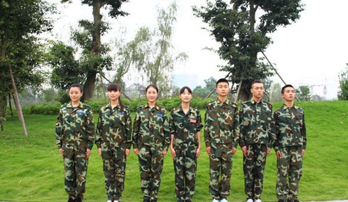 眉山市華西航空旅游學(xué)校軍訓(xùn)
