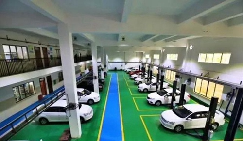 眉山信息工程學(xué)校汽車實訓(xùn)室