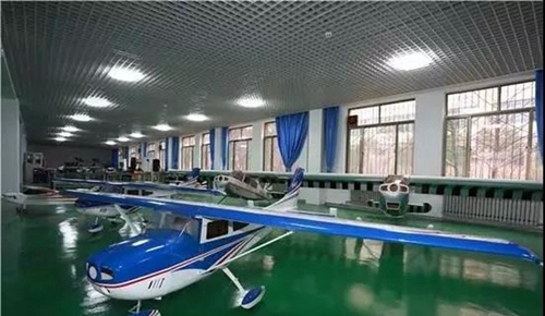 眉山信息工程學(xué)校無人機實訓(xùn)室