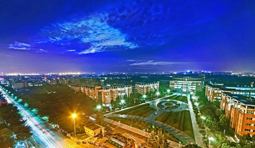眉山信息工程學(xué)校航空港校區(qū)夜景