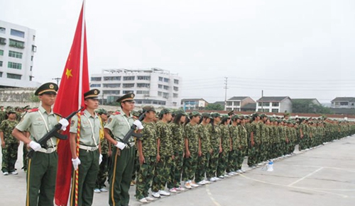 南充電子工業(yè)學(xué)校軍訓(xùn)隊(duì)伍