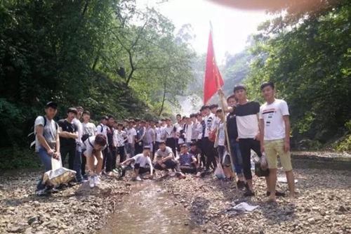 樂山市沙灣職業(yè)高級中學(xué)郊游