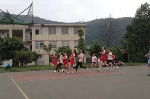 樂山市沙灣職業(yè)高級中學(xué)女籃比賽