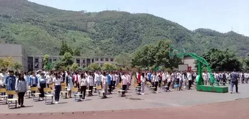 樂山市沙灣職業(yè)高級中學(xué)站姿訓(xùn)練