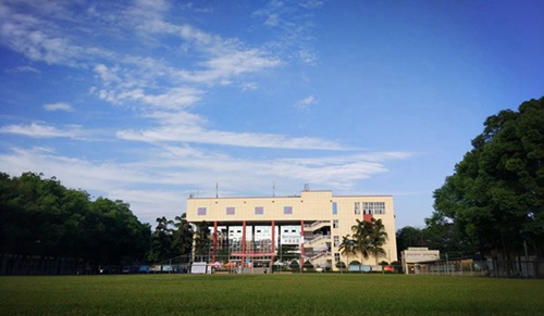 四川化工職業(yè)技術(shù)學(xué)院老足球場