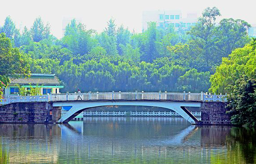 重慶信息技術(shù)職業(yè)學院正心湖