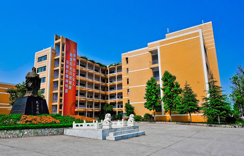 重慶信息技術(shù)職業(yè)學院教學樓一角