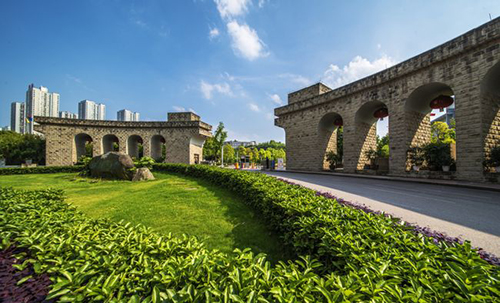重慶城市管理職業(yè)學院校園草坪