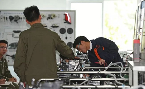四川汽車職業(yè)技術(shù)學(xué)院實(shí)訓(xùn)講解