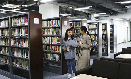 重慶工程職業(yè)技術學院圖書館書架