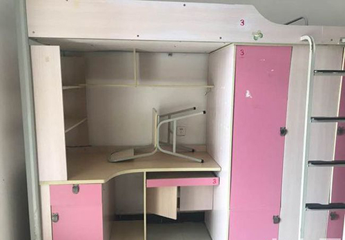 重慶工商職業(yè)學院寢室書桌