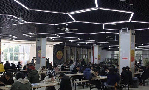 重慶建筑工程職業(yè)學院學生就餐