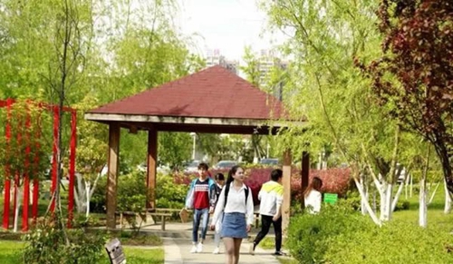 四川信息職業(yè)技術學院校園涼亭