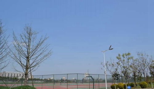 四川華新現(xiàn)代職業(yè)學(xué)院籃球場