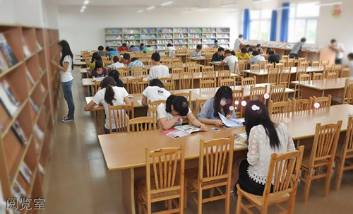 重慶應用技術(shù)職業(yè)學院閱覽室