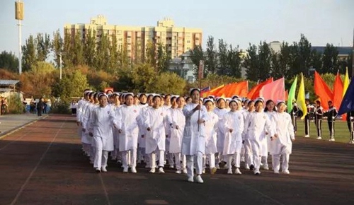 四川應(yīng)用技術(shù)職業(yè)學(xué)院代表隊(duì)入場(chǎng)