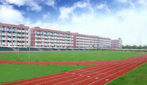 四川三河職業(yè)學(xué)院運(yùn)動跑道