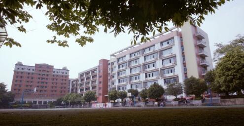 重慶市工藝美術(shù)學(xué)校1.jpg