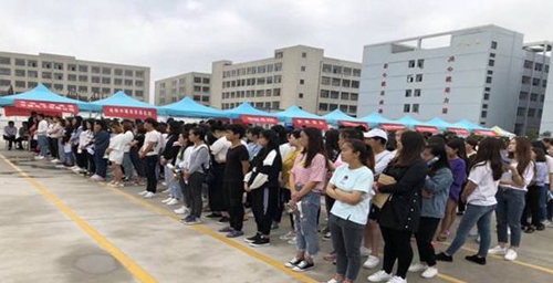 貴州省貴陽市經貿職業(yè)學校感恩教育