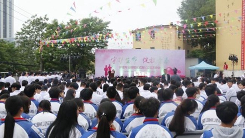 貴州省貴陽(yáng)市經(jīng)貿(mào)職業(yè)學(xué)校護(hù)士節(jié)
