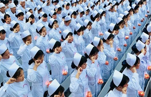 貴州省貴陽(yáng)市經(jīng)貿(mào)職業(yè)學(xué)校護(hù)士節(jié)活動(dòng)