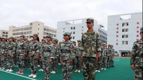貴州省貴陽(yáng)市經(jīng)貿(mào)職業(yè)學(xué)校軍訓(xùn)風(fēng)采