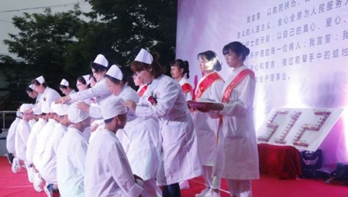 貴州省貴陽(yáng)市經(jīng)貿(mào)職業(yè)學(xué)校授帽儀式