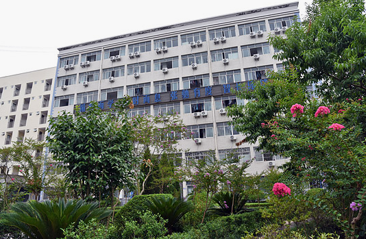 重慶市紅春藤技工學(xué)校在哪里、學(xué)校地址