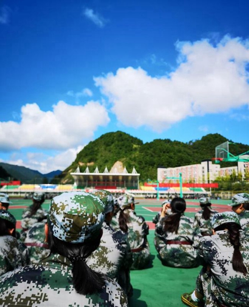 黔南民族醫(yī)學高等?？茖W校軍訓