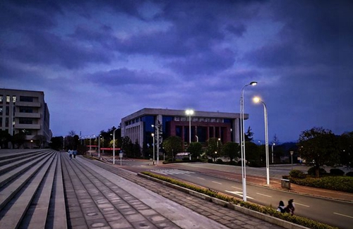 黔南民族醫(yī)學高等?？茖W校校園夜景