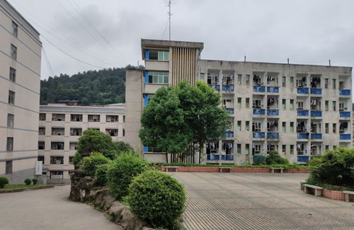 貴陽(yáng)電子職業(yè)學(xué)校校園一角