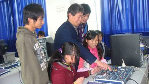 貴州城市職業(yè)學(xué)院實驗設(shè)備3