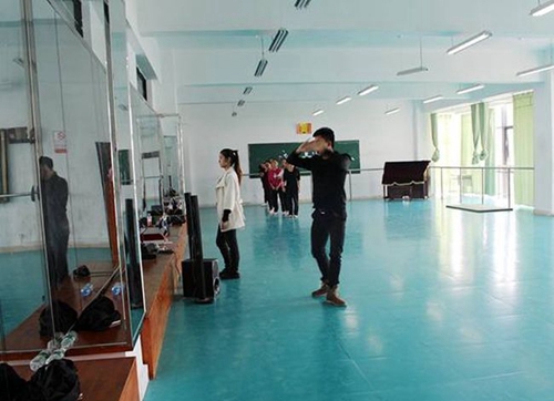 貴州城市職業(yè)學(xué)院舞蹈練習(xí)