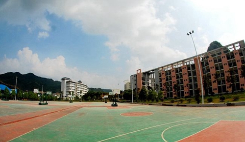 銅仁職業(yè)技術(shù)學(xué)院籃球場(chǎng)3