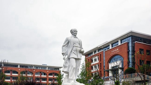遵義醫(yī)藥高等?？茖W(xué)校校園雕塑